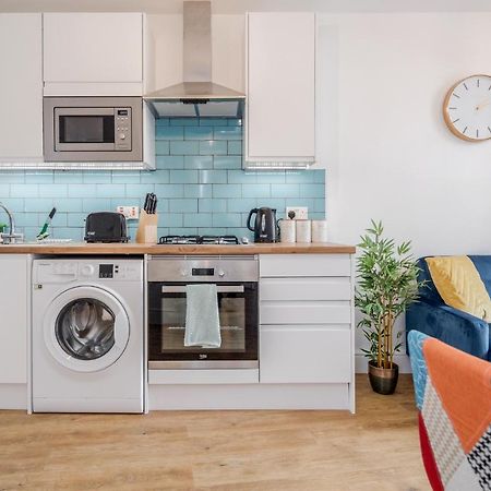 Modern Cosy London Flat By Damask Homes Ілфорд Екстер'єр фото
