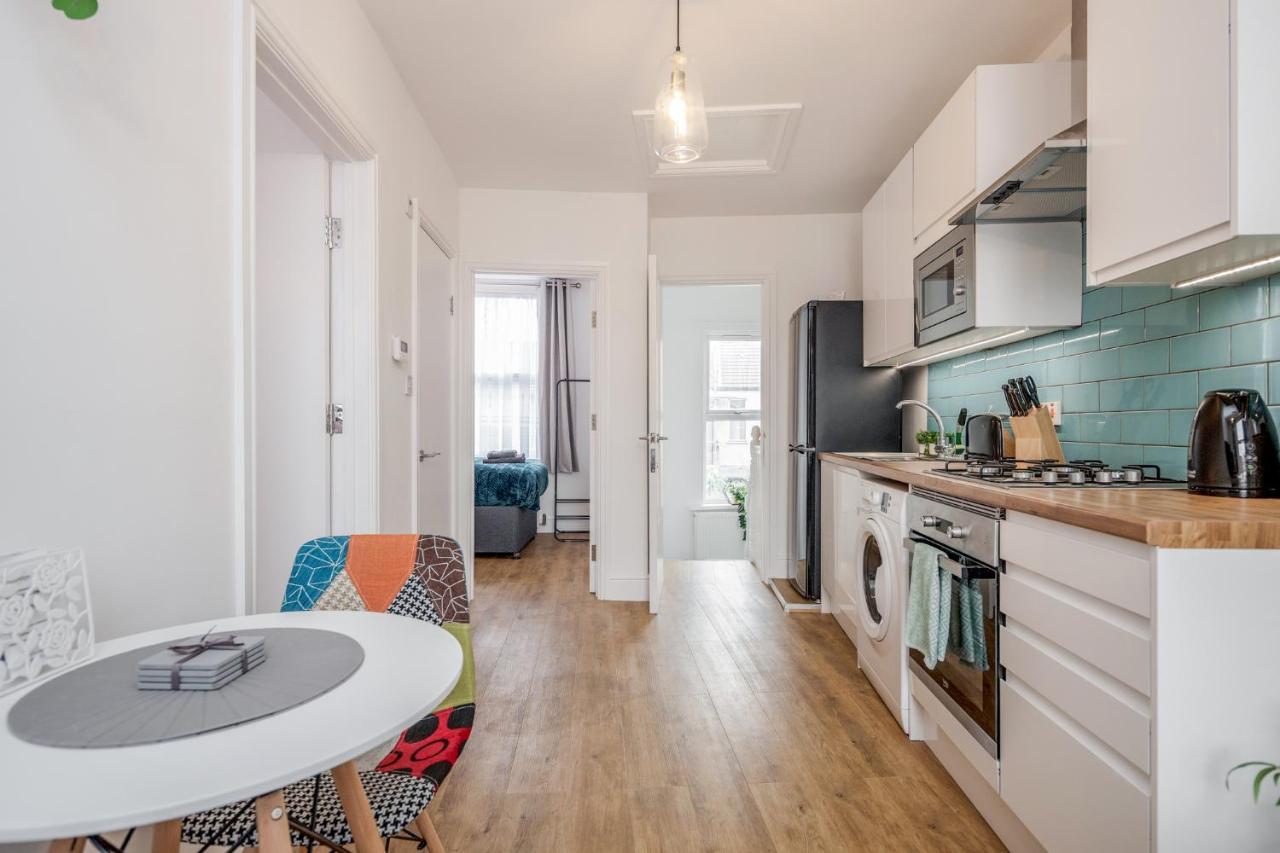 Modern Cosy London Flat By Damask Homes Ілфорд Екстер'єр фото
