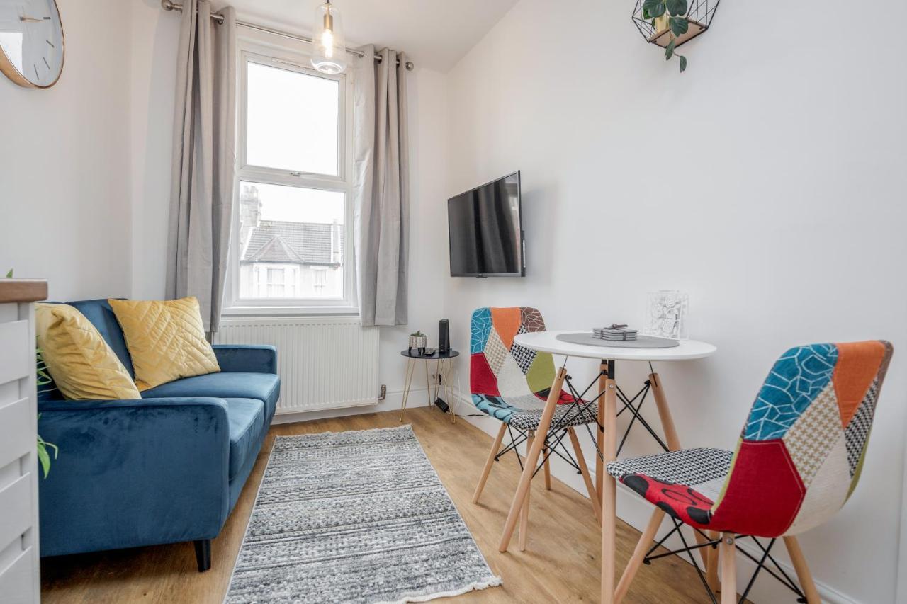 Modern Cosy London Flat By Damask Homes Ілфорд Екстер'єр фото