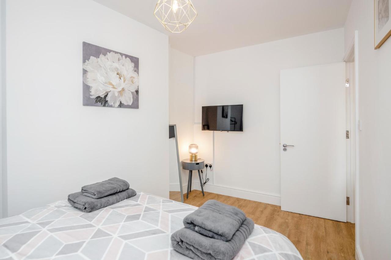 Modern Cosy London Flat By Damask Homes Ілфорд Екстер'єр фото